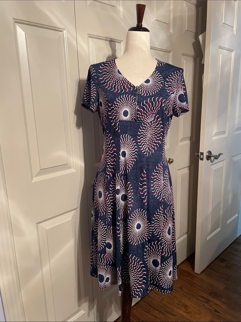 Romeo pour Juliette navy, red, and white  Wave-Print Midi Dress